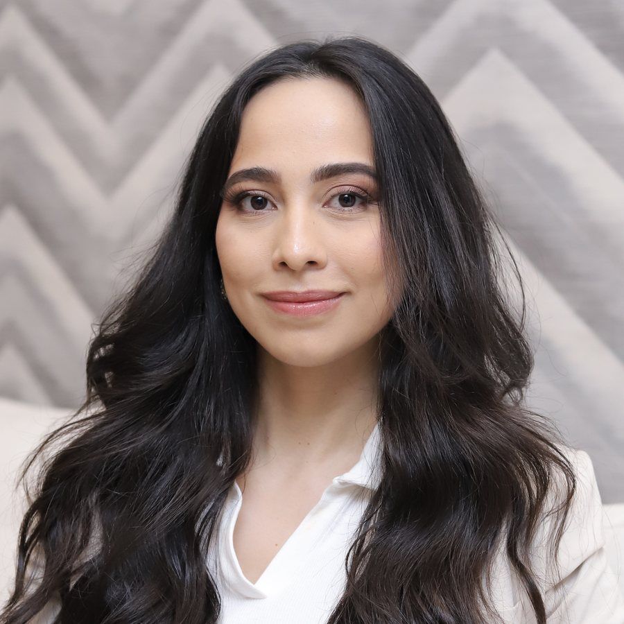 Retrato da Dra. Stephanie Mansan, médica que investiga e trata a queda de cabelo no Tatuapé, em São Paulo